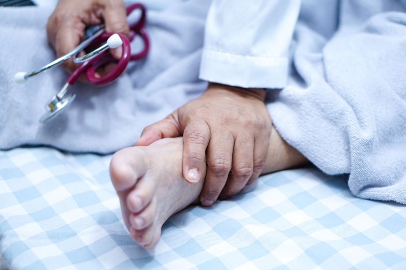 Chorego Nieprzytomnego Z Zachowanym Oddechem I Krążeniem Ułożysz W Pozycji Budzisz się w nocy z takim objawem? Oto przyczyna - Kobieta w INTERIA.PL
