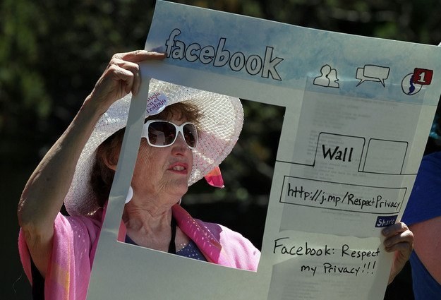 Problemy z ustawieniami prywatności na Facebooku pojawiają się nie od wczoraj /AFP