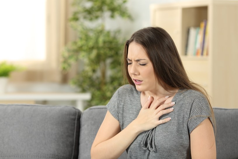 Problemy ze złapaniem oddechu mogą być spowodowane m.in. stresem /123RF/PICSEL