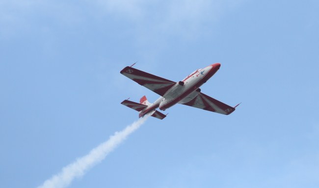 Próbny przelot liderów jednostek lotniczych nad Warszawą przed świętem Wojska Polskiego. /Tomasz Gzell    /PAP