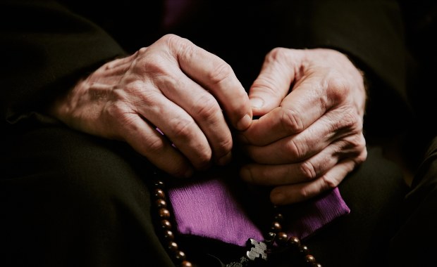 Proboszcz miał molestować dziecko. Kielecka prokuratura bada sprawę