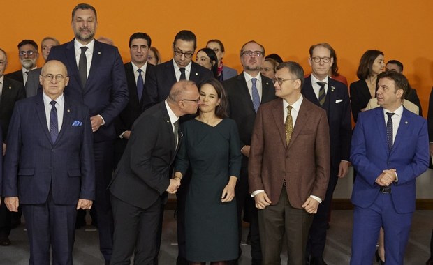 Próbował pocałować szefową niemieckiego MSZ. Chorwacki minister się tłumaczy