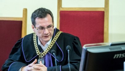 Próbował spalić kukłę o. Tadeusza Rydzyka. Sąd go skazał