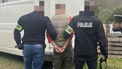 Próbował wciągnąć nastolatkę do busa. Usłyszał zarzut