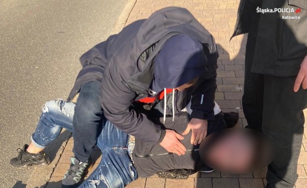 ​Próbował wyłudzić 850 tys. złotych. Oszust zatrzymany na gorącym uczynku    