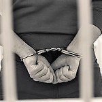 Próbował zabić matkę i jej partnera. Trafił za kraty 