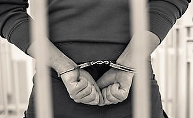 Próbował zabić matkę i jej partnera. Trafił za kraty 