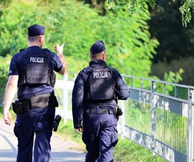 Próbował zabić własną żonę, a potem uciekł. Trwa obława