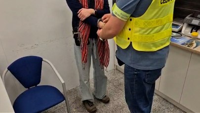 Próbowała przemycić lufy do pistoletów. Tak się tłumaczyła na lotnisku w Krakowie