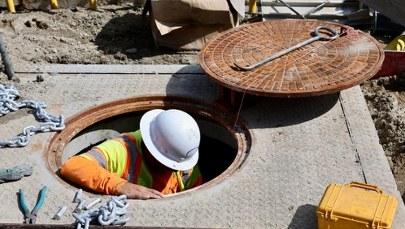 Próbowali ratować kolegę. Wszyscy zginęli w studzience kanalizacyjnej