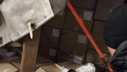 Próbowali wywieźć do Polski 50 tys. sztuk maseczek ochronnych. Transport zatrzymano