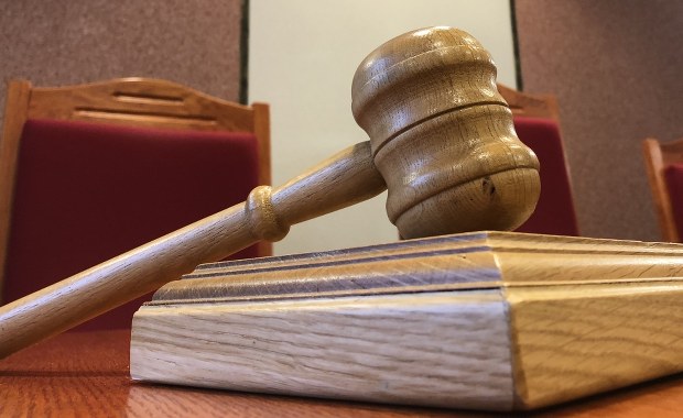 Próbowali zablokować marsz narodowców w Hajnówce. Sąd ich uniewinnił