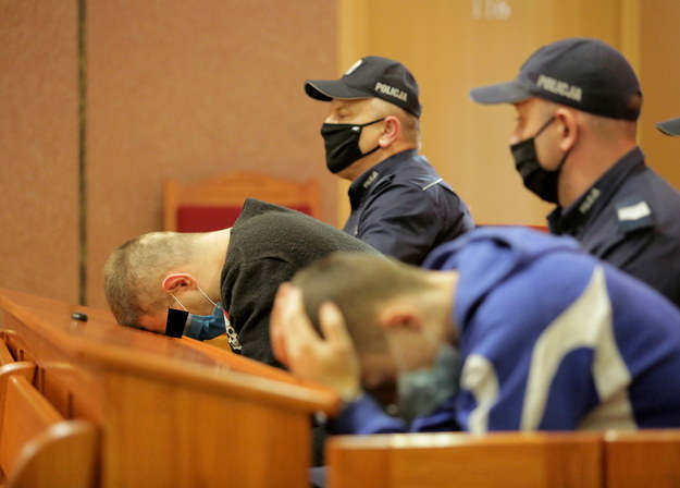 Proces o zabójstwo w Olsztynie: Dwoje z oskarżonych sąd skazał na 25 lat więzienia, trzeciego na 3 lata / 	Tomasz Waszczuk    /PAP