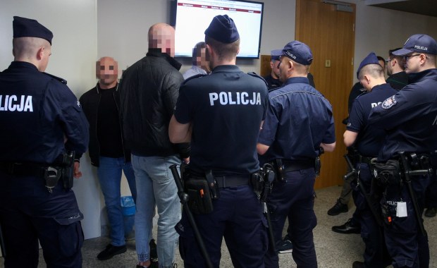 Proces Psycho Fans odroczony. Prokurator utknął w Hongkongu, adwokat w ZEA