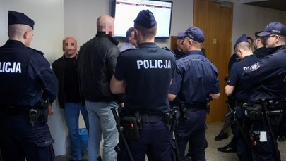 Proces Psycho Fans odroczony. Prokurator utknął w Hongkongu, adwokat w ZEA