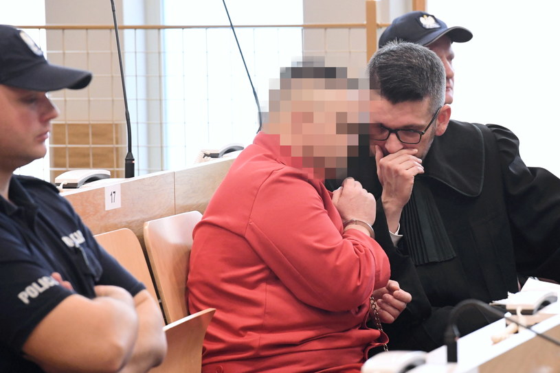 Proces "Skóry". Oskarżony Robert J. oraz jego adwokat Łukasz Chojniak /	Jacek Bednarczyk   /PAP