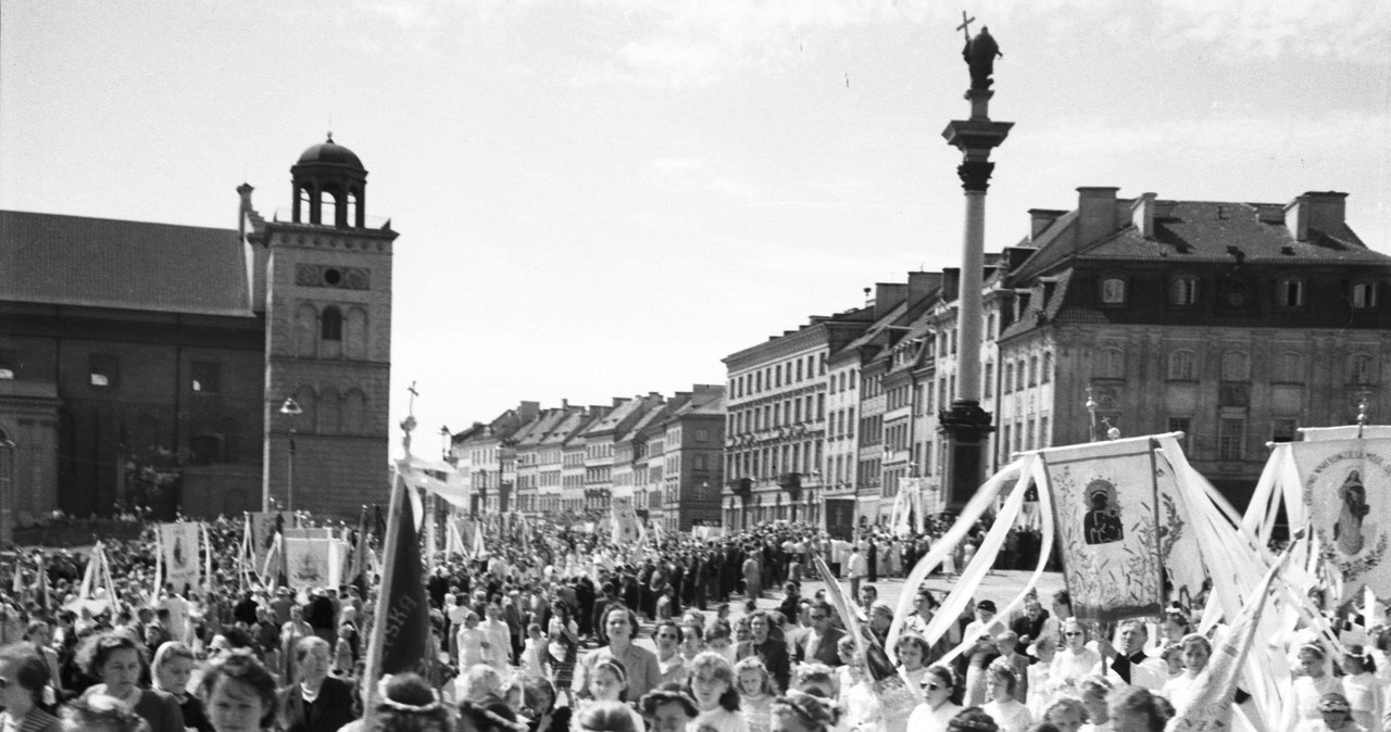 Procesja Bożego Ciała, Warszawa 1958 r. /Z archiwum Narodowego Archiwum Cyfrowego