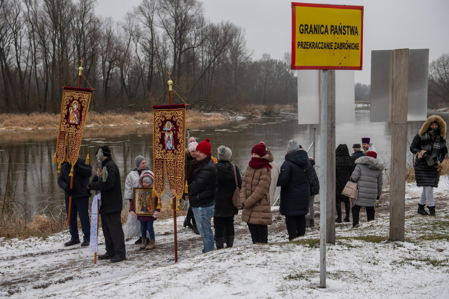 Procesja nad rzekę /Wojtek Jargiło /PAP