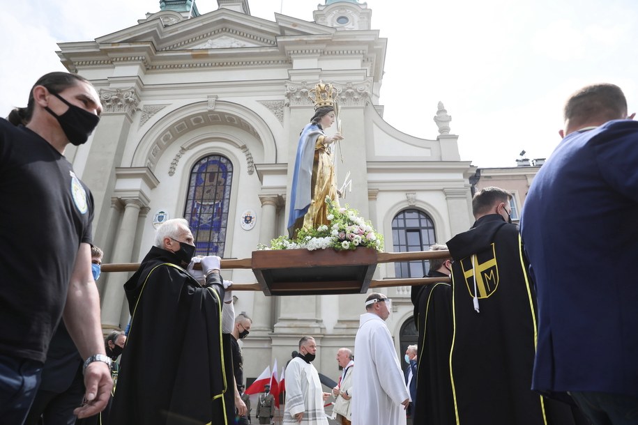 Procesja podczas uroczystości Bożego Ciała w Warszawie /Leszek Szymański /PAP