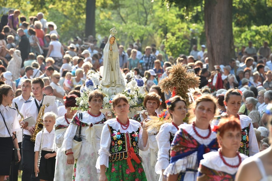 Procesja Pogrzebu Matki Bożej w czasie odpustu Wniebowzięcia NMP w Kalwarii Zebrzydowskiej /Jacek Bednarczyk /PAP