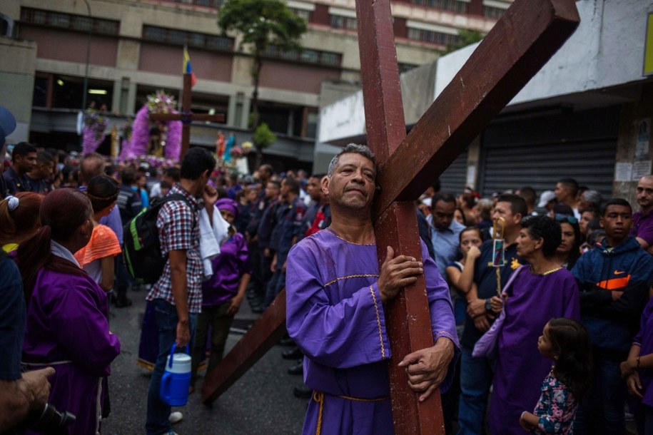 Procesja w Caracas /CRISTIAN HERNANDEZ /PAP/EPA