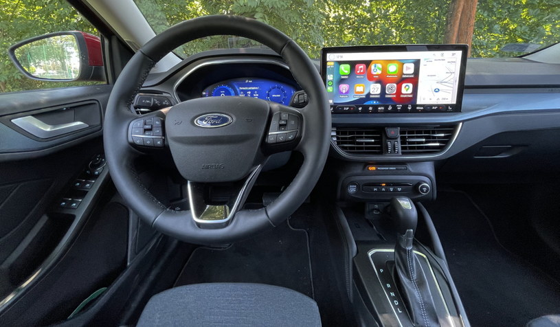 Producenci montują coraz większe ekrany LCD w samochodach. Ford Focus Active po modernizacji zyskał wyświetlacz o przekątnej 13,2 cali /Marek Wicher    /INTERIA.PL
