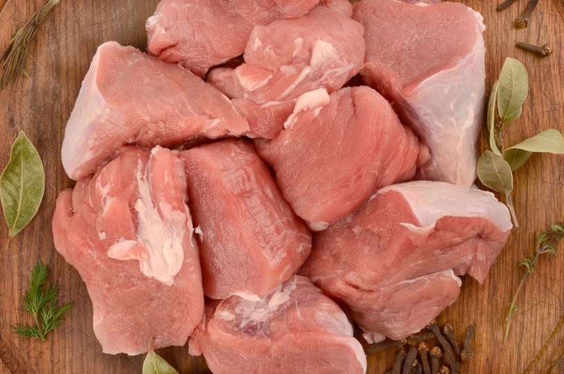 Producenci prześcigają się w fałszowaniu mięsa cielęcego /123RF/PICSEL