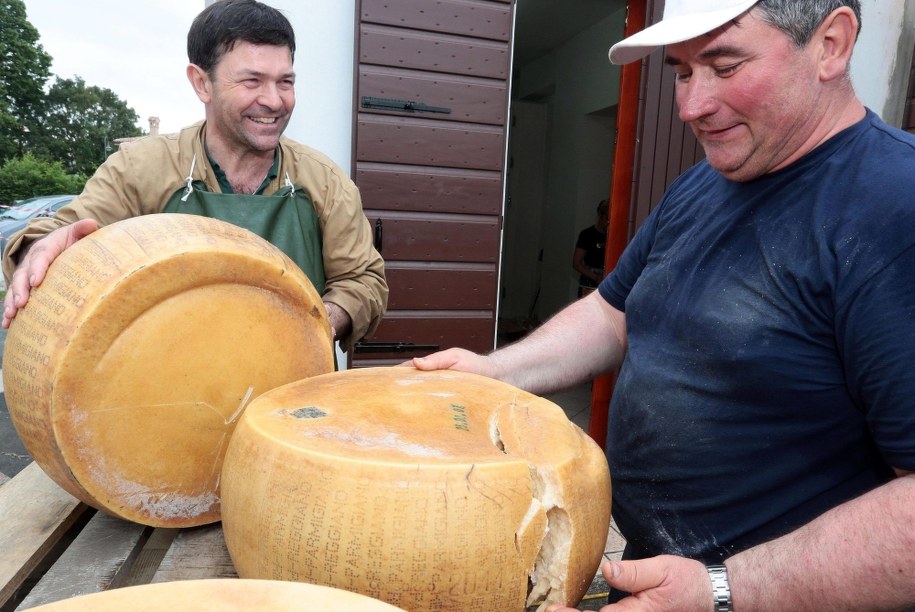 Producenci sera  Grana Padano /ELISABETTA BARACCHI /PAP/EPA