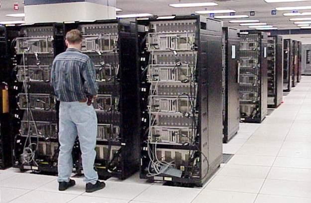 Producenci superkomputerów zwracają coraz większą uwagę na oszczędność energii /AFP