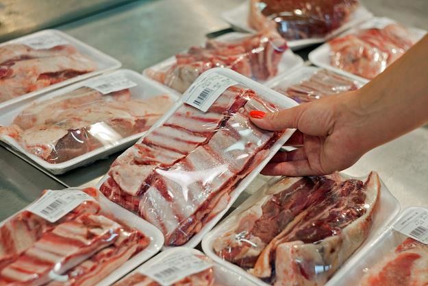 Producenci uważają, że sklepy utrzymują za niskie ceny mięsa /&copy;123RF/PICSEL