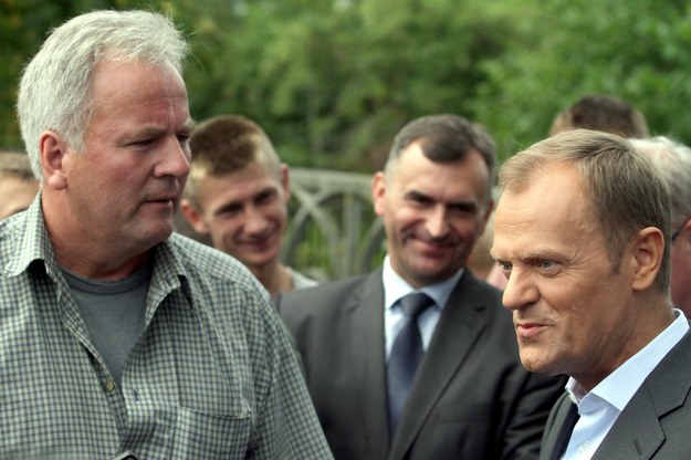 Producent papryki Stanisław Kowalczyk i premier Donald Tusk / Piotr Polak  (PAP) /PAP