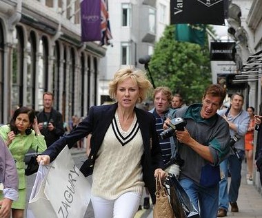 Producent Robert Bernstein zaznacza jednak, że "film jest interpretacją faktów i posiada własną dramaturgię, ponieważ nie chcieliśmy tworzyć dokumentu i nie mieliśmy wglądu w to, co działo się za zamkniętymi drzwiami. Staraliśmy się po prostu być wierni temu, w jaki sposób wszystko mogło wyglądać".