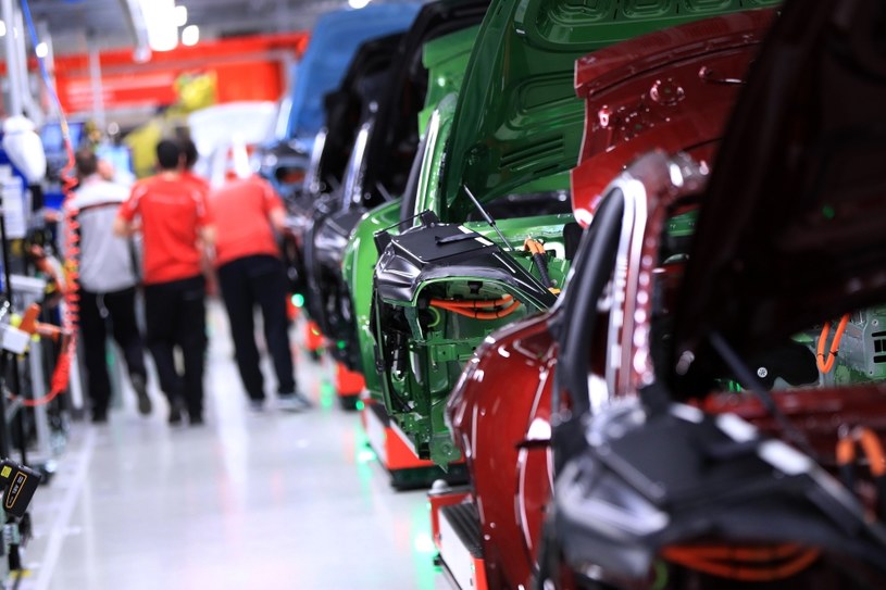 Produkcja Porsche Taycan zostanie wstrzymana na 1,5 tygodnia /Getty Images
