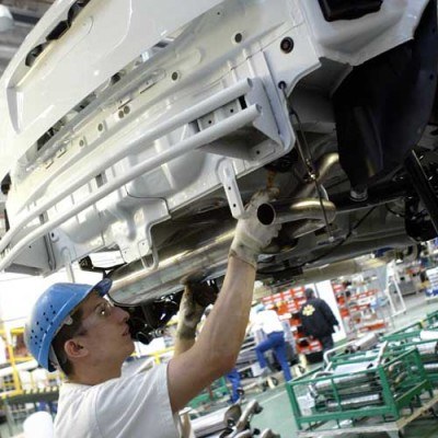 Produkcja przemysłowa w maju 2009 roku spadła o 5,2 proc. rok do roku /AFP