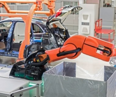 Produkcja samochodu, czyli współpraca człowieka i robota