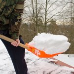 Produkt z drogerii za parę złotych. Odśnieżanie podjazdu i auta nigdy nie było tak proste