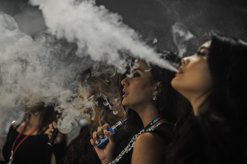 Produkty do podgrzewania tytoniu zdrożeją? Budżet zyska miliard zł /AFP