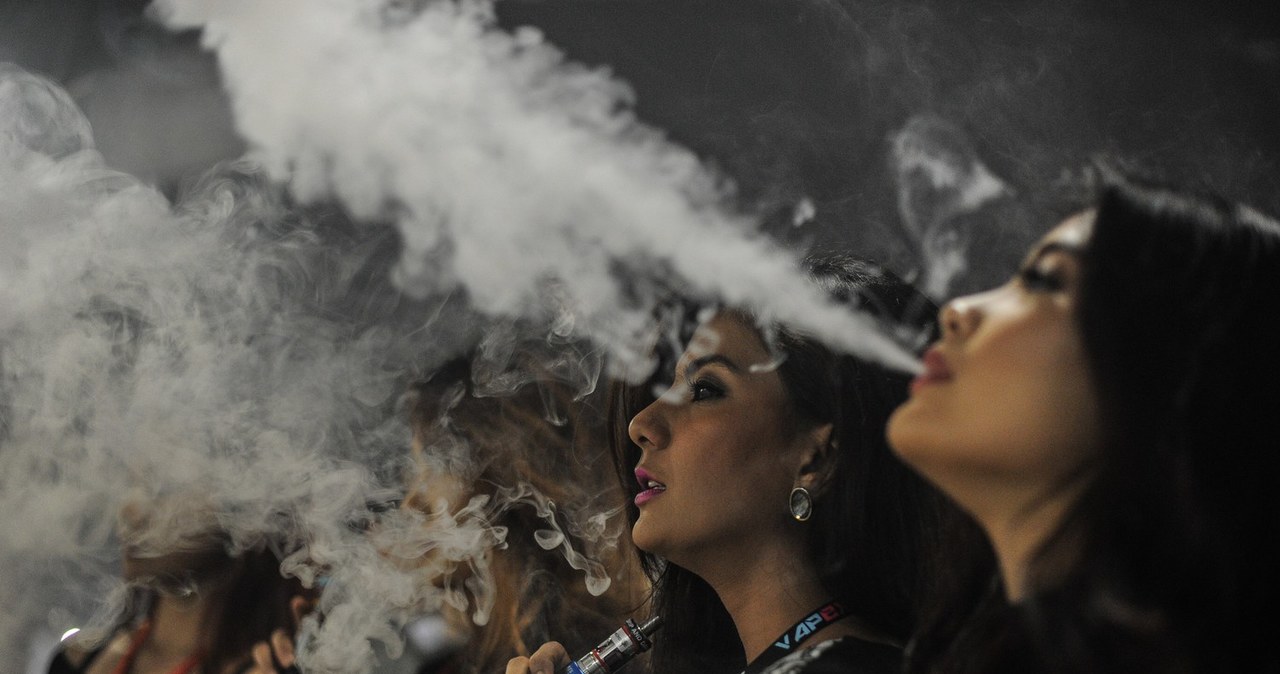 Produkty do podgrzewania tytoniu zdrożeją? Budżet zyska miliard zł /AFP