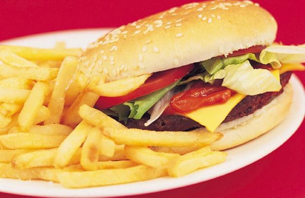 Produkty fast food obłożone są w Portugalii 13-procentowym podatkiem VAT /&copy; Bauer