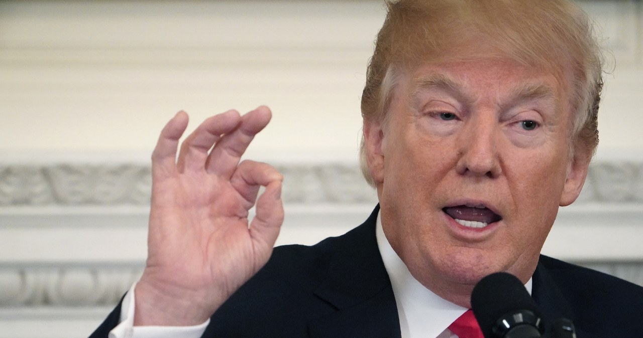 Produkty firmowane przez prezydenta USA Donalda Trumpa - koszulki, kubki - są często produkowane w innych krajach /AFP
