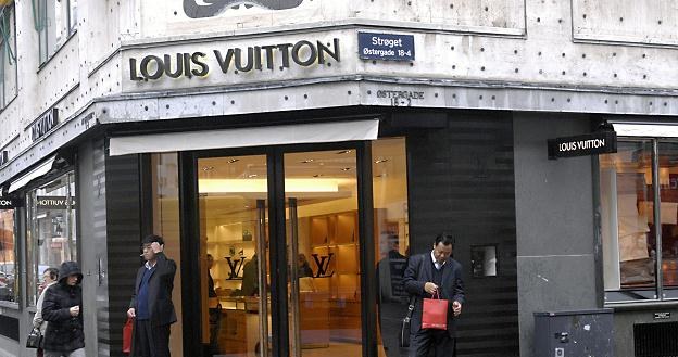 Produkty ze znakiem Louis Vuitton są chętnie podrabiane z powodu wysokiej ceny /&copy;123RF/PICSEL
