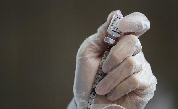 Prof. Czuczwar: Przekaz antyszczepionkowców jest atrakcyjny i śmiertelnie niebezpieczny