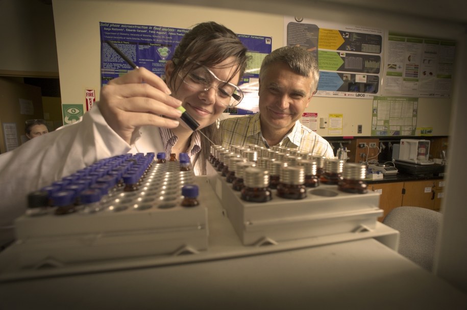 Prof. Janusz Pawliszyn w swoim laboratorium /uwaterloo.ca/pawliszyn-group/ /Materiały prasowe