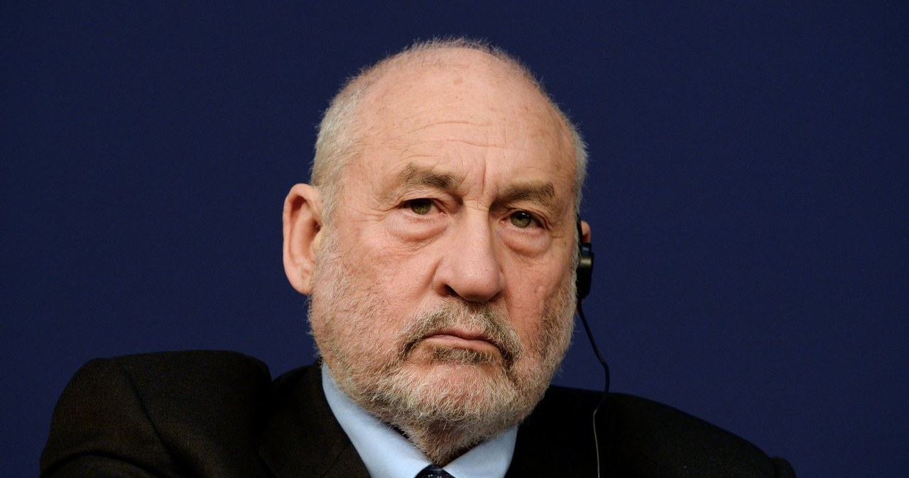 Prof. Joseph Stiglitz należy do czołowych ekonomistów, którzy chcą walczyć z oszustwami podatkowymi i praniem brudnych pieniędzy /AFP