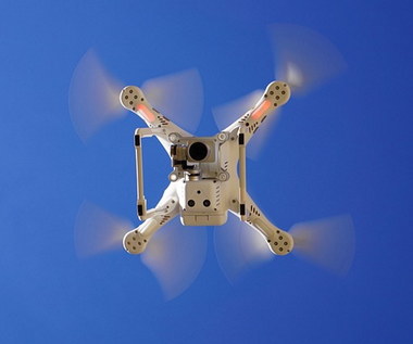 Profesjonalne loty dronem - warto wiedzieć więcej