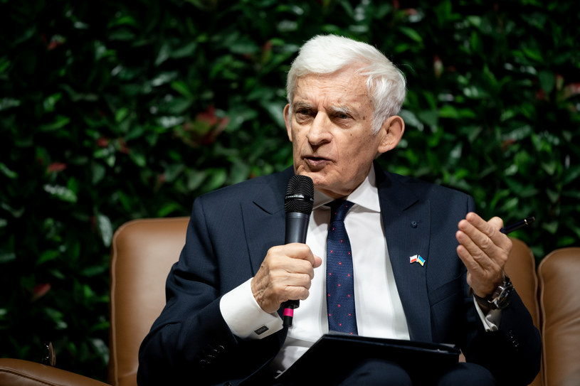 Profesor Jerzy Buzek /Mateusz Włodarczyk/NurPhoto /AFP