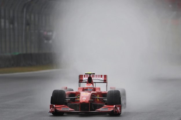 Prognozy wskazują, że będzie padać podczas kwalifikacji do GP Brazylii /AFP