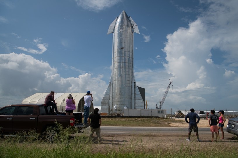 Program Starship przygotowuje rakiety do podróży na Księżyc i Marsa. /AFP