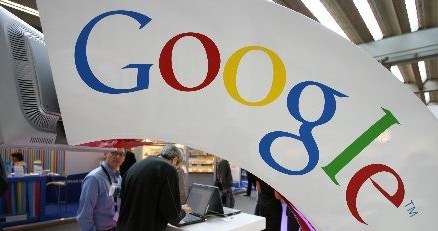 Programiści Google już sprawdzają doniesienia o luce w poczcie Gmail /AFP