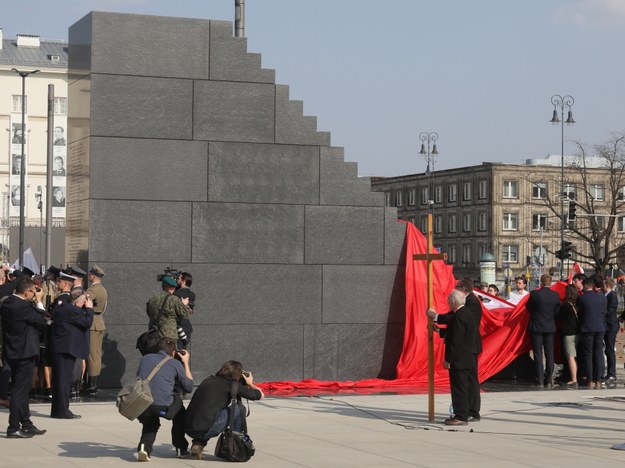 Projekt pomnika został wykonany przez rzeźbiarza Jerzego Kalinę /Paweł Supernak /PAP